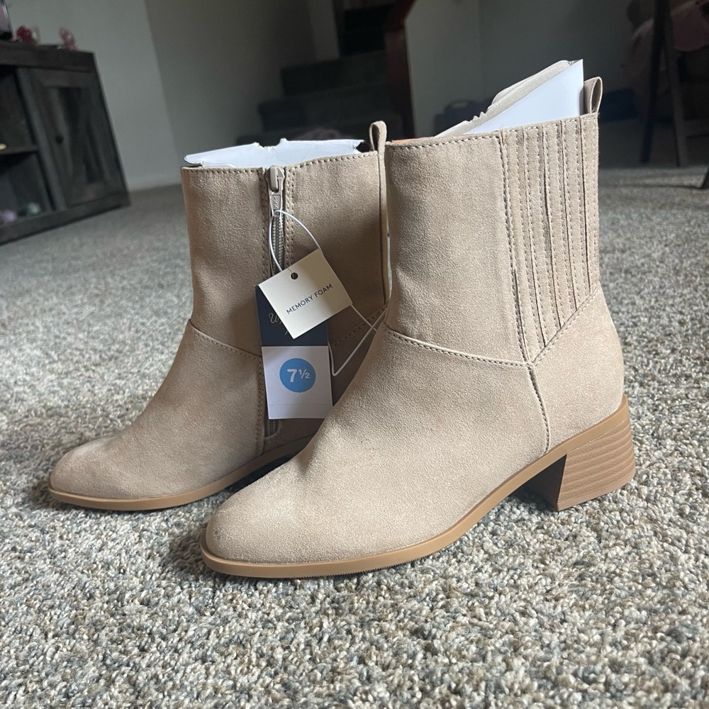 Universal Thread Women's Tan Ankle Boots Sz 7 1/2